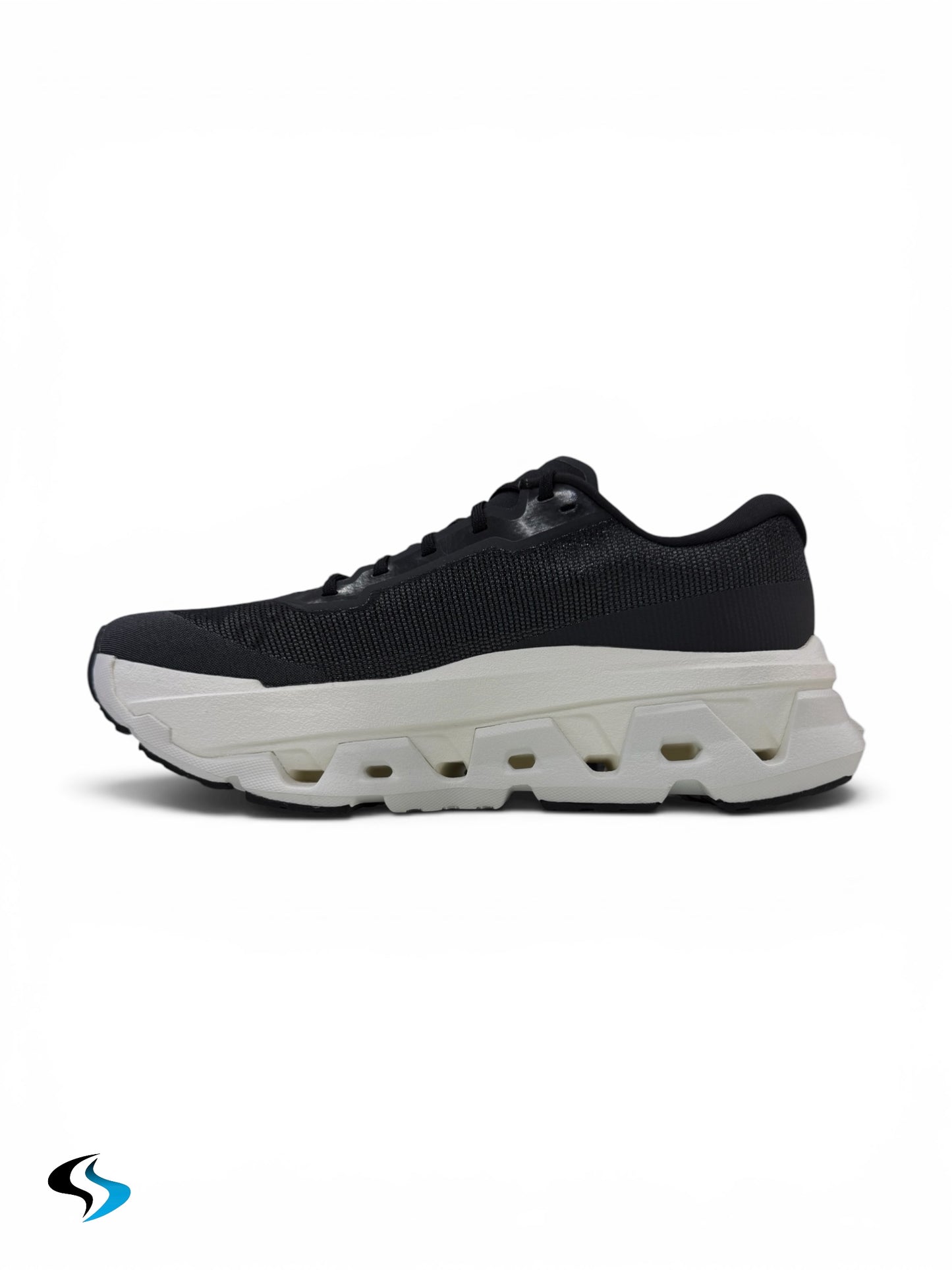On Cloudmonster 3 Hyper negros