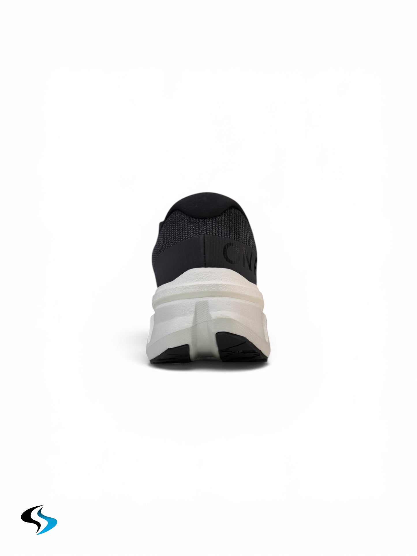 On Cloudmonster 3 Hyper negros